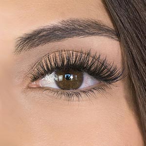 hybrid eyelash extensions with level 3 lash level and a D lash curl at The Lash Lounge City – Modifier.