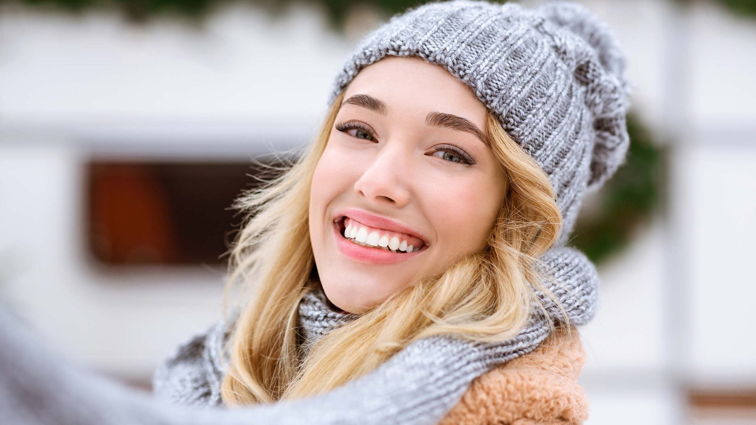 white woman with lash extensions